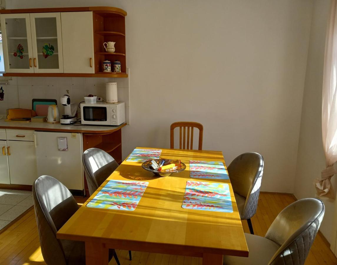 Lovely 2-Bedroom Appartment With Free Parking Dobrova Exterior foto